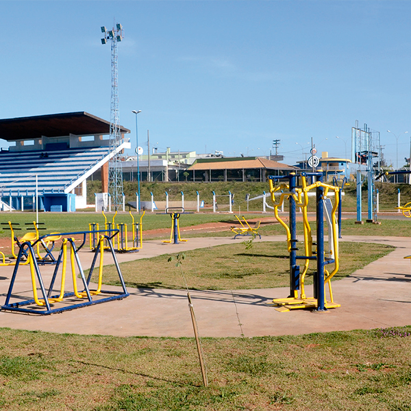 Reforma, instalação de alambrado e criação do Centro de Treinamento “Gilberto C. Storniolo” no Estádio Municipal.