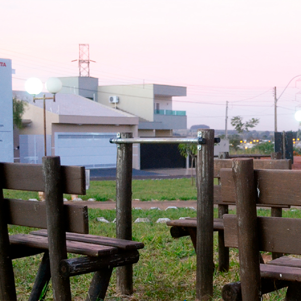 Implantação da “Academia do Idoso” na praça do Jardim Dona Almira, em parceria com o Governo do Estado.