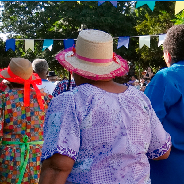 Atenção especial aos idosos, com passeios, atividades físicas, culturais e de recreação.