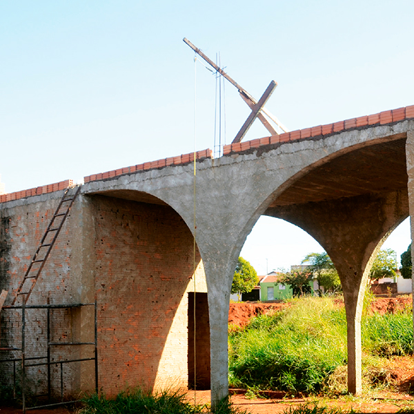 Construção do “Complexo Turístico de Lazer” no Jardim Nova Ibitinga, em parceria com o Governo Federal. Lazer para os moradores daquele bairro e do Jardim Verona, Santo Antônio, Felicidade, Ipês, São Paulo e outros. Obra em andamento