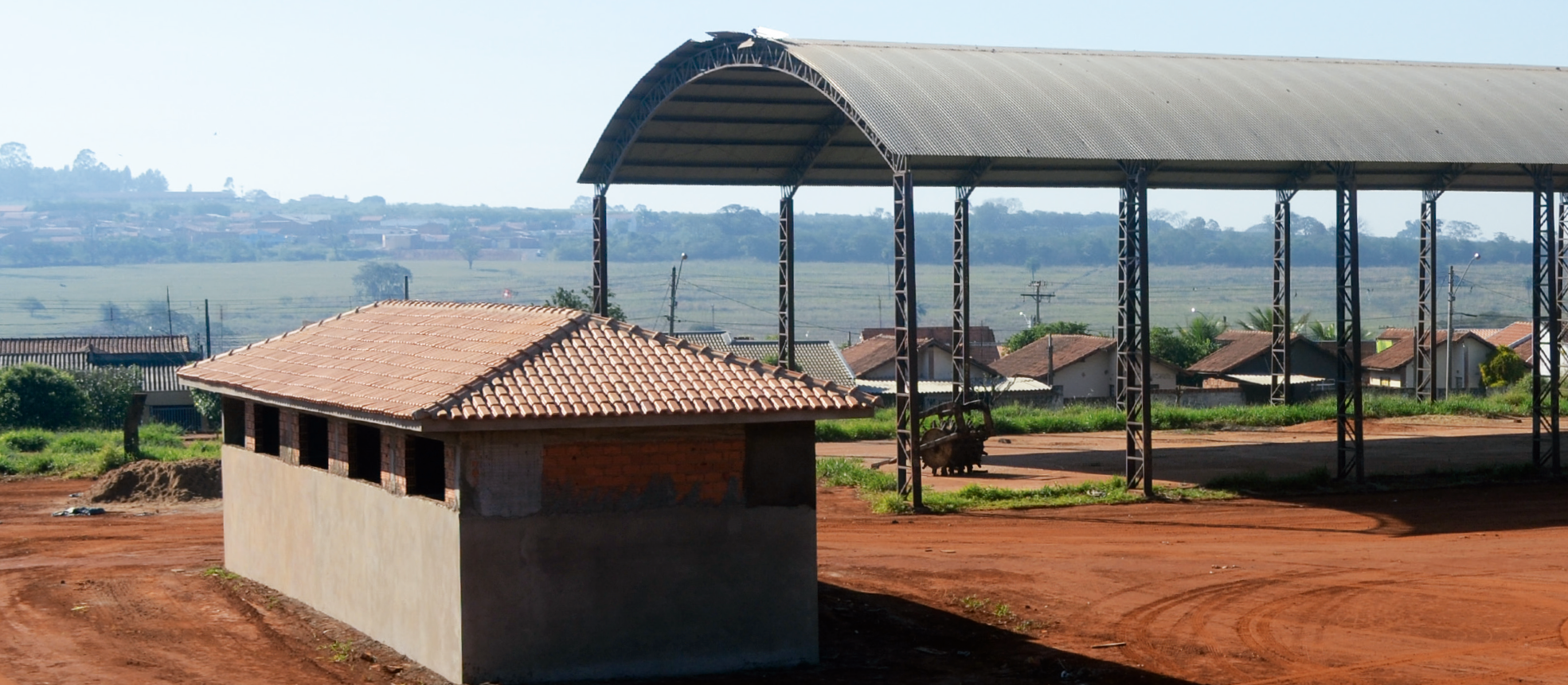 Construção do “Complexo Turístico de Lazer” no Jardim Nova Ibitinga, em parceria com o Governo Federal. Lazer para os moradores daquele bairro e do Jardim Verona, Santo Antônio, Felicidade, Ipês, São Paulo e outros. Obra em andamento