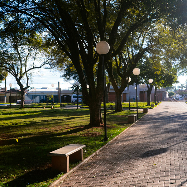 Reforma da Praça “João Abrão” e construção da fonte luminosa, transformando o local em ponto de encontro e de lazer para todas as famílias Ibitinguenses.