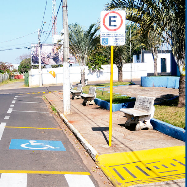 Na área de trânsito, foram implantadas diversas melhorias no centro de Ibitinga.  Instalação de placas de identificação de ruas em todas os bairros da cidade. Demarcação de vagas exclusivas para Idosos e Deficientes e implantação de vagas rotativas em diversos pontos do centro de Ibitinga.