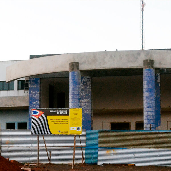 Retomada da obra de conclusão da construção “Teatro e Centro de Convenções Municipal Darcy de Biazi”, com previsão de entrega ainda para 2016, em parceria com o Governo do Estado.